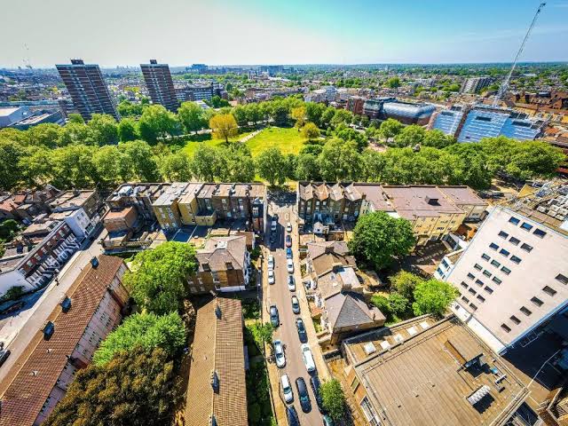 Period vs Modern in Shepherd's Bush: Which Actually Appreciates?